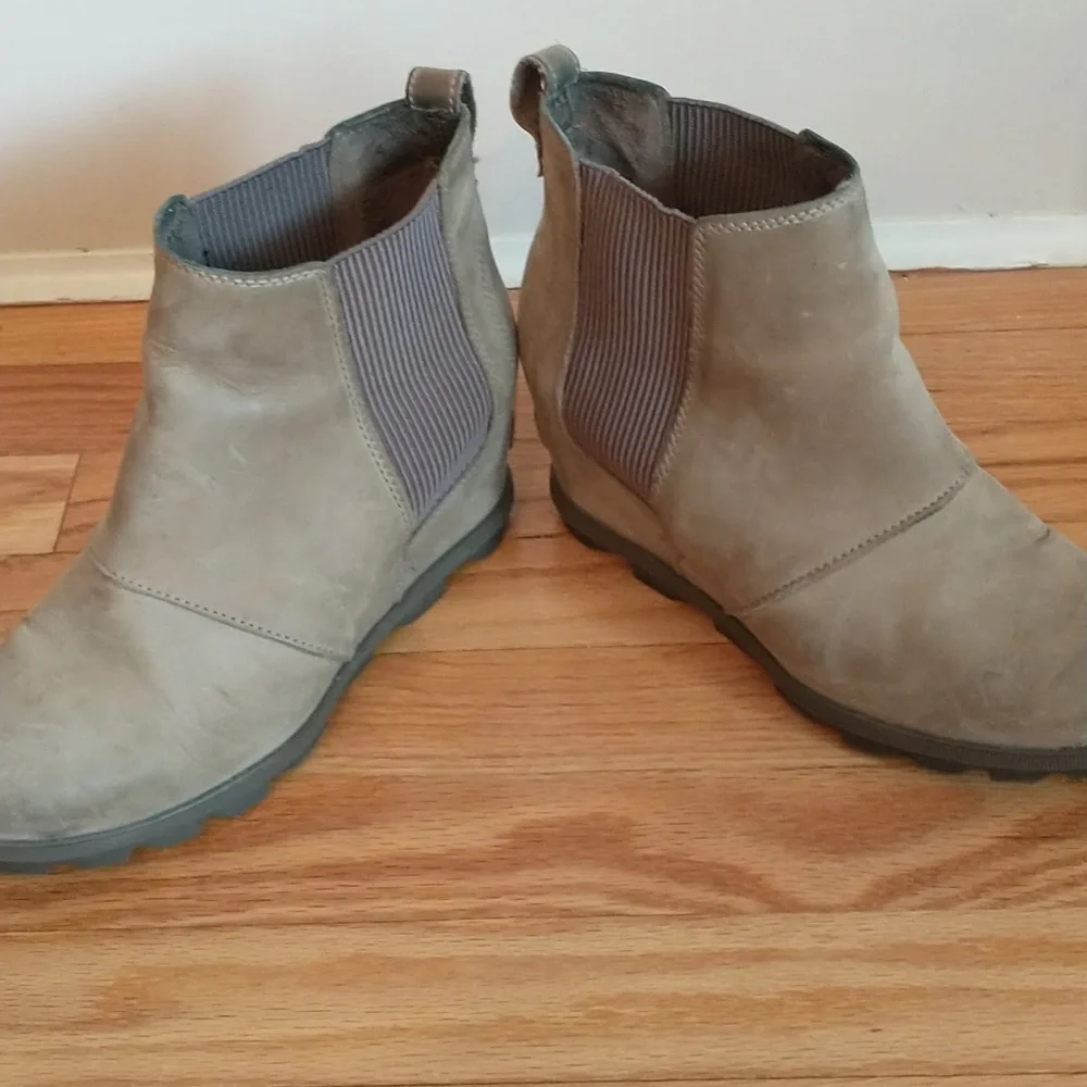 Sorel Joan of Arc wedge Chelsea leather‎ bootie